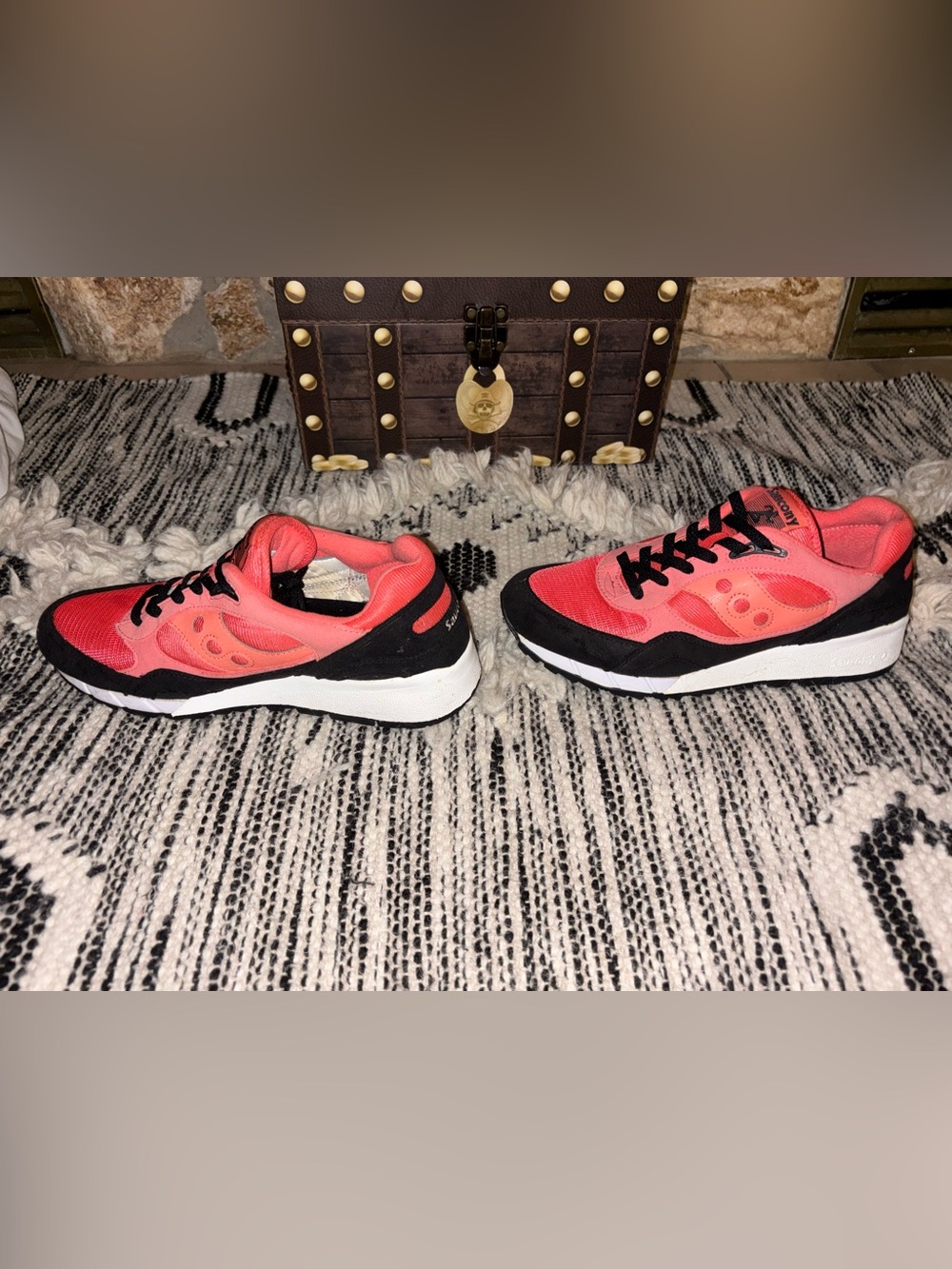 Saucony Shadow 6000 Men's
Sneakers Running Shoes
Coral/Black Size 10